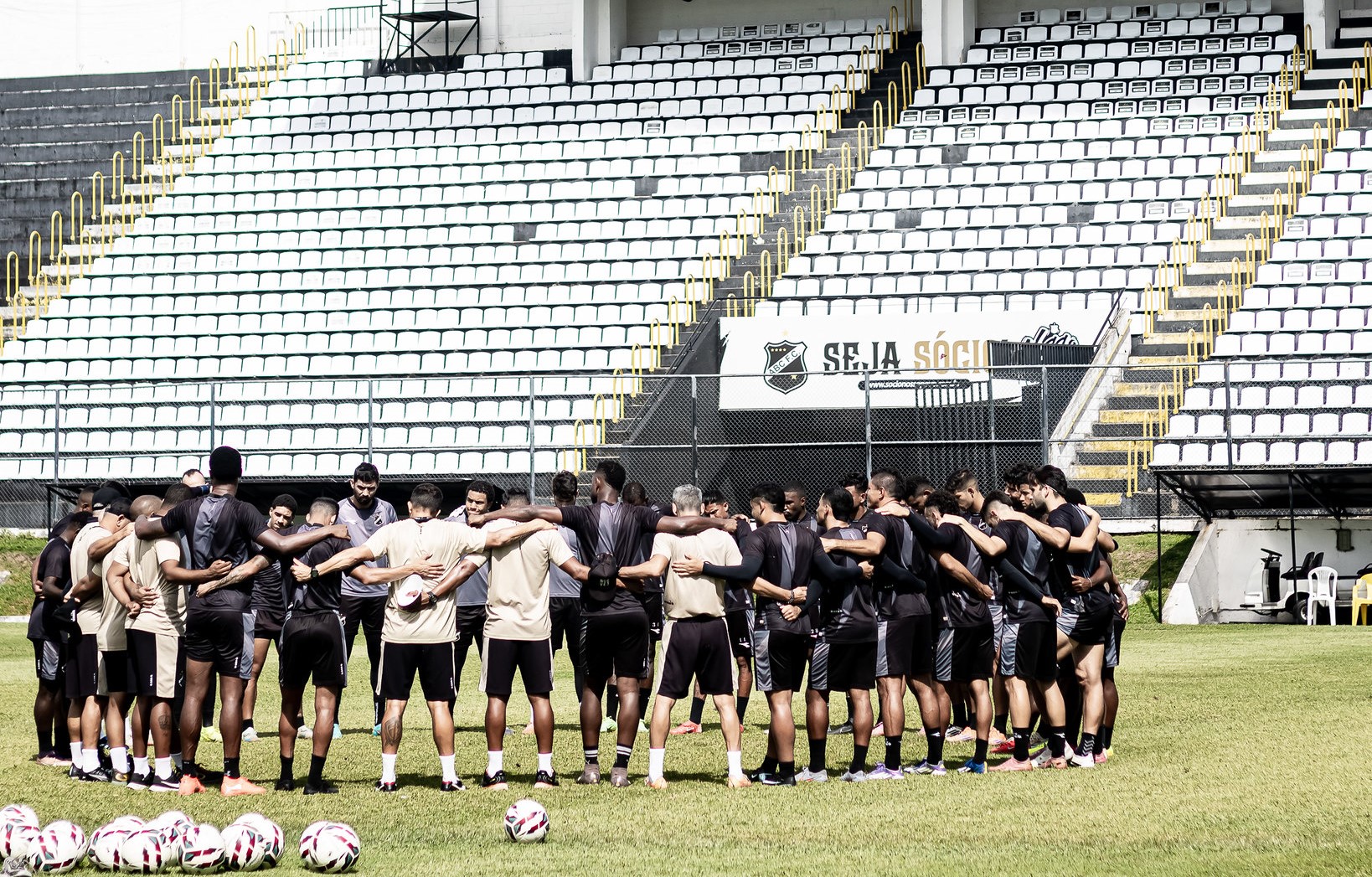 Comissão técnica divulga a programação de treinos para o grupo alvinegro