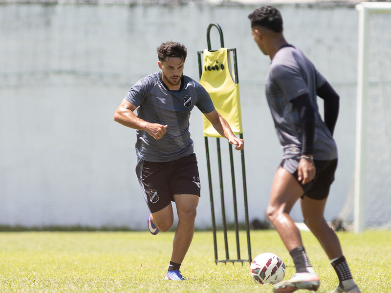 Manhã de trabalho técnico e tático no CT