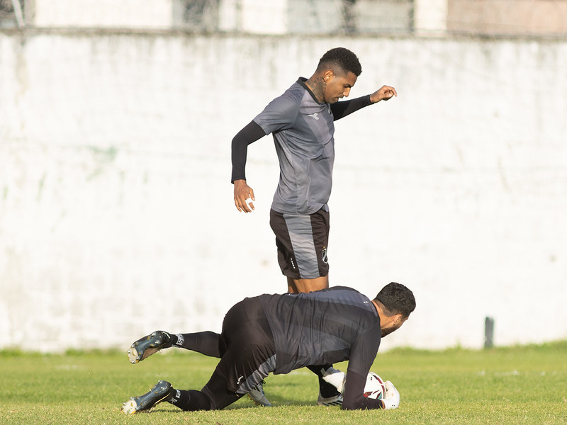 Segunda-feira com trabalho físico-técnico no CT