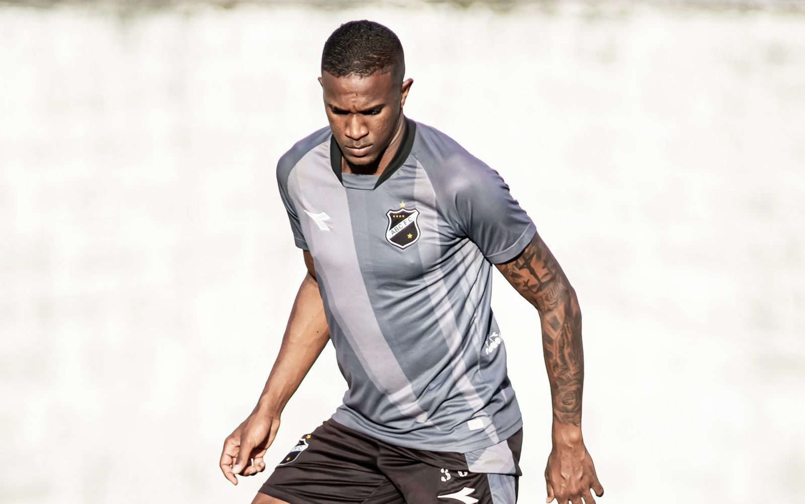 Mais Querido concretiza acerto com o volante Ramires